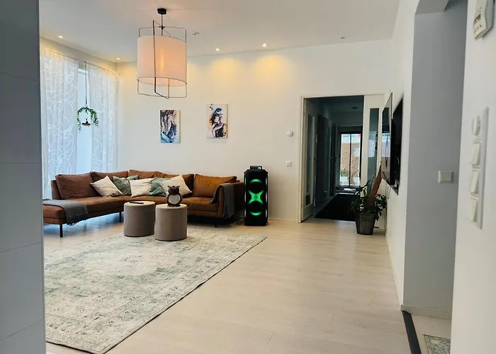 Luxury House In Βίλα